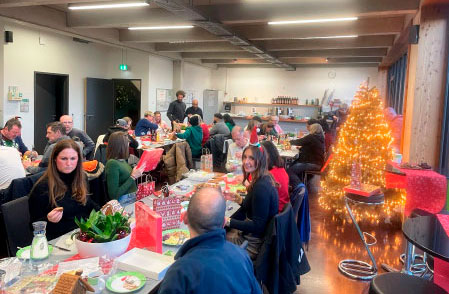 Festliche Stimmung und Gemeinschaft bei der Schulz & Sohn Weihnachtsfeier